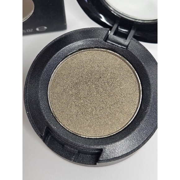 MAC Powder Single Eye Shadow ~ Swimming ~ NEW IN BOX 0.05oz/1.5g - Picture 2 of 7